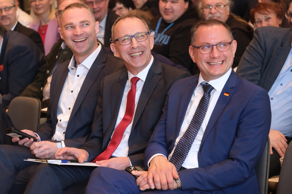 Die AfD hat nach der aktuellen Wahlumfrage gut lachen: Abgeordneter Sebastian Wippel (40), Fraktions-Chef Jörg Urban (59) und Bundessprecher Tino Chrupalla (48, v.l.).