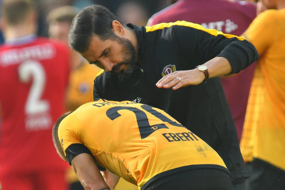 Cristian Fiel tröstete Patrick Ebert und dessen Mitspieler noch auf dem Platz.