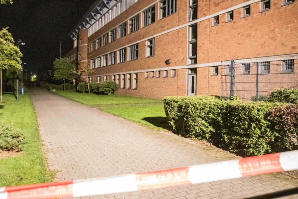 Der Tatort am Gymnasium wurde abgesperrt.