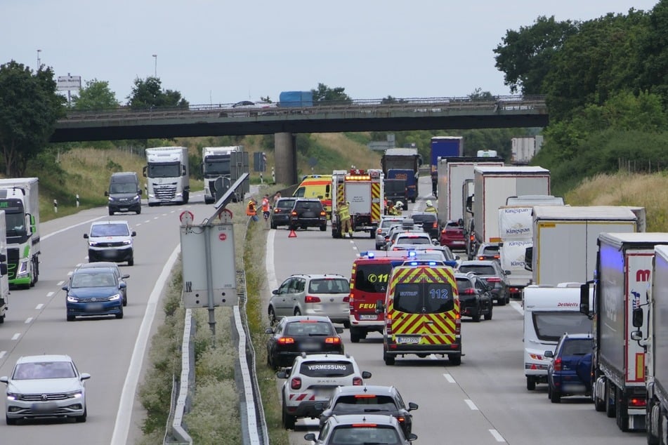 Auf der A14 bei Grimma hat es am Dienstag einen Unfall gegeben, an dem mehrere Fahrzeuge beteiligt gewesen sein sollen.
