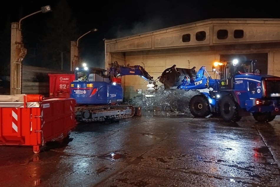 Döbelner Radlader und Bagger aus Chemnitz beim Einsatz in Wiesa/Erzgebirge.