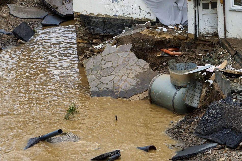 Das Foto zeigt Trümmer in dem Dorf Schuld in Rheinland-Pfalz. Durch die Hochwasser-Katastrophe wurde in dem Ort mindestens sechs Häuser zerstört.