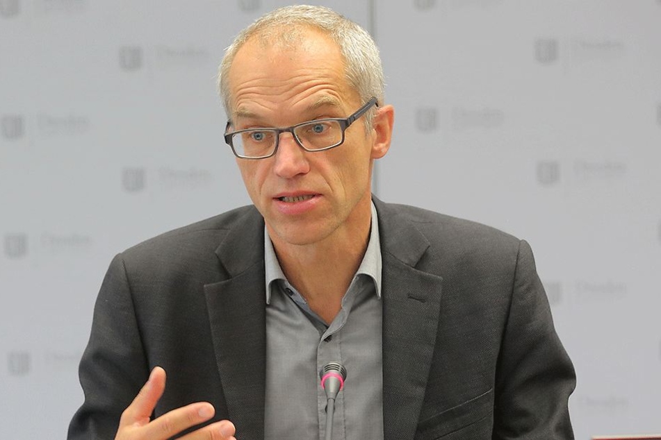 Bedauert den Umzugsstress: Schulverwaltungsamts-Leiter Falk Schmidtgen (53).