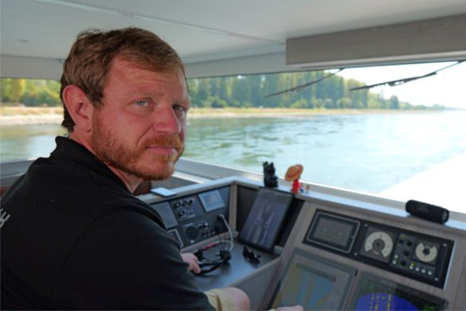 Binnenschiffer Patrick Mnich macht trotz des extremen Niedrigwassers weiter.