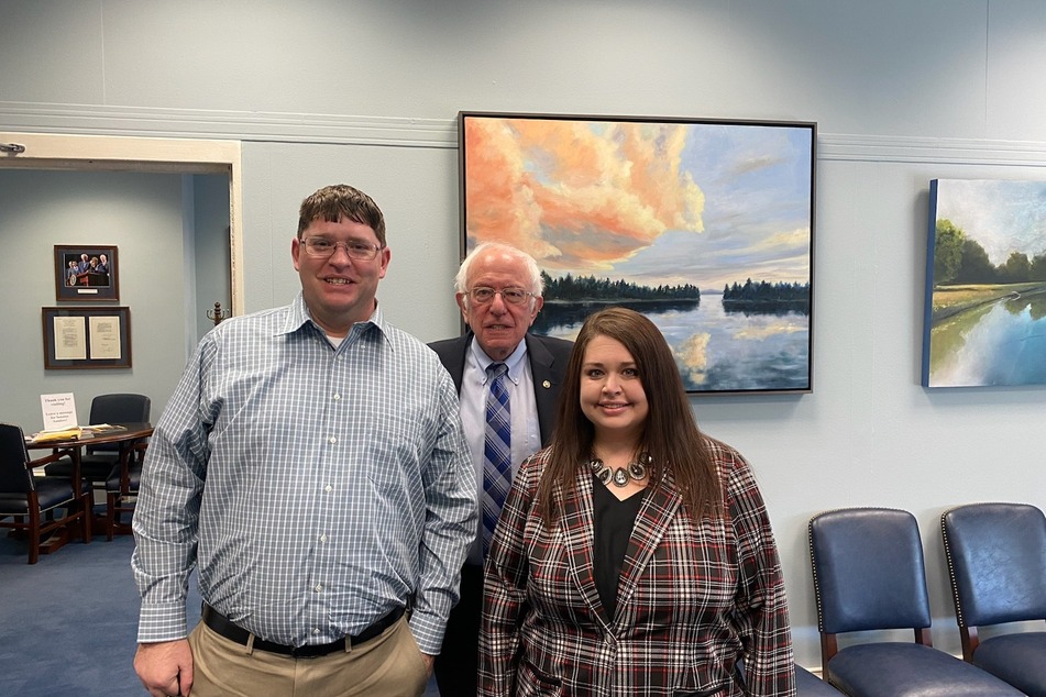 Braxton (l.) and Haeden Wright (r.) meet with Vermont Senator Bernie Sanders in Washington DC.