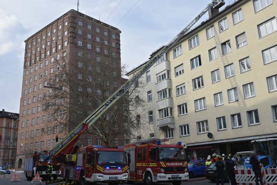 Damit sich das Feuer nicht ausbreiten konnte, wurde auch der Kamin kontrolliert.
