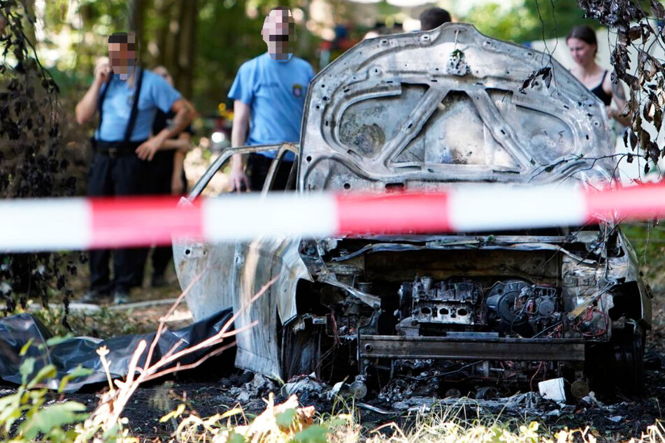 Ein verbranntes Auto im Wald bei Eppstein und eine Leiche in unmittelbarer Nähe – die Polizei steht noch vor vielen Rätsel.