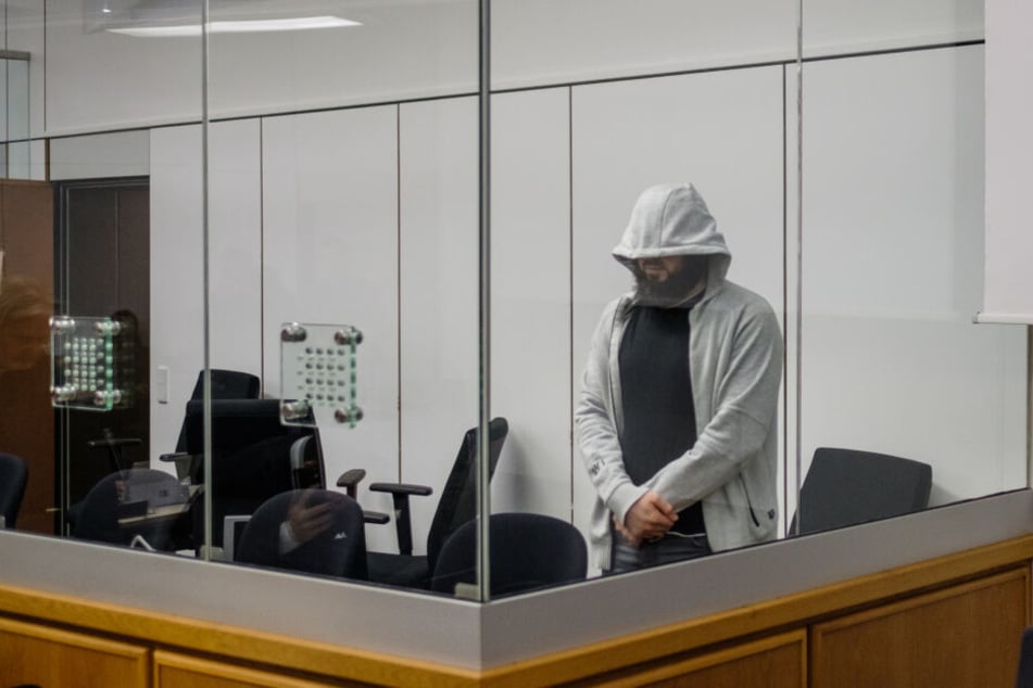 Terrorprozess: Mitangeklagter räumt Sympathie für IS ein