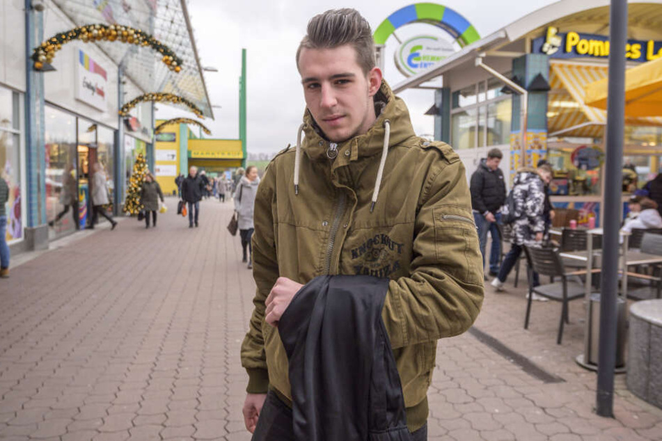 Die Jogginghose, die ihm seine Mutter geschenkt hat, war Niclas Lang (20) zu groß.