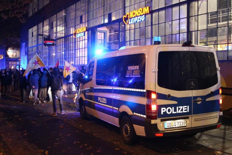 Vor dem Konsum-Markt auf der Karl-Heine-Straße gab es mehrere Festnahmen.