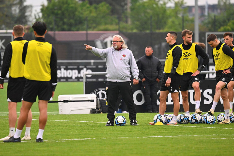 Saisonabschlüsse sind für Heiko Scholz (58, M.) immer emotional. Spieler werden aber noch nicht verabschiedet.