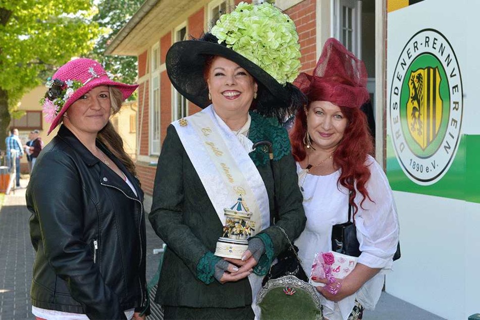 Die Gewinnerinnen des Hutwettbewerbes: Janett Winkler, Christine Riegel, Peggy Ender (v.l.).