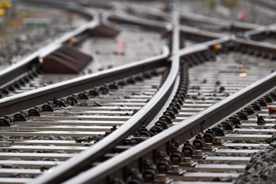 Achtung! Arbeiten kurzfristig nötig: Bahnverkehr bei Fulda ausgebremst