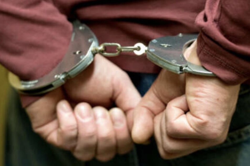 Der 32-Jährige befindet sich aktuell in Polizeigewahrsam.