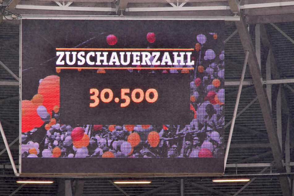 Das Ostderby Dresden gegen Magdeburg war ein echter Zuschauermagnet. 30500 Fans sorgten für ordentlich Stimmung auf den Rängen.