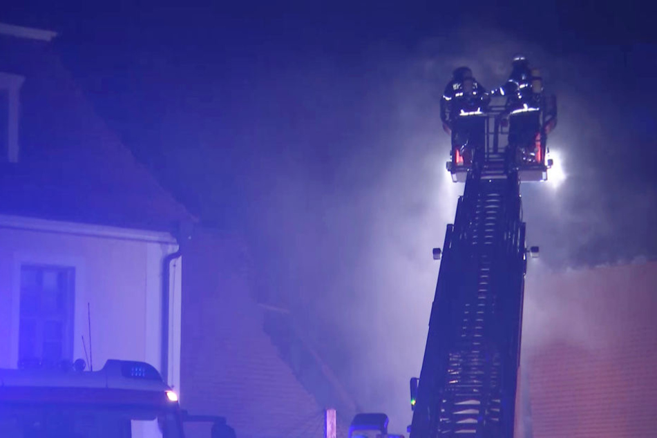 Feuerwehreinsatz auf dem Gelände des Schlosses Hohenprießnitz.