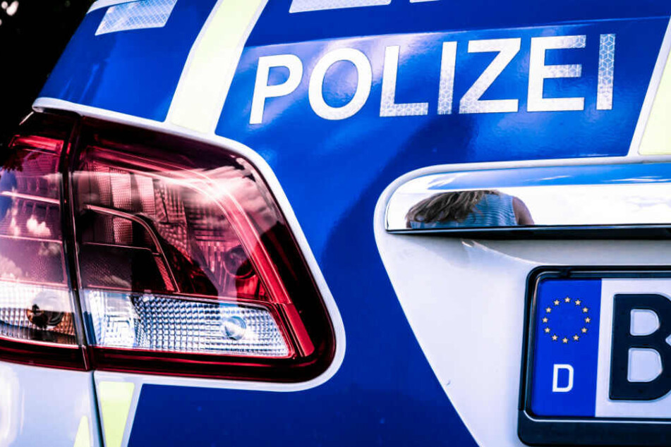 Der Autofahrer fuhr nach dem Unfall weiter. (Symbolbild)