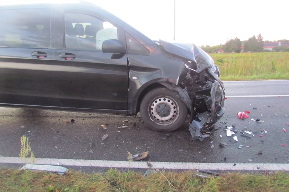 In der Altmark sind am Dienstag ein Mitsubishi und ein Mercedes zusammengekracht.