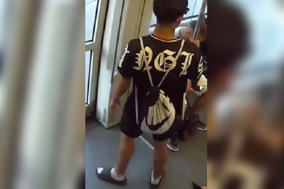 Der Gesuchte soll einen 25-Jährigen in Bremen geschlagen haben, woraufhin dieser an seinen schweren Verletzungen starb.