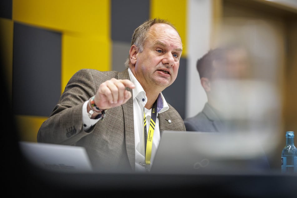 OB Dirk Hilbert (54, FDP).
