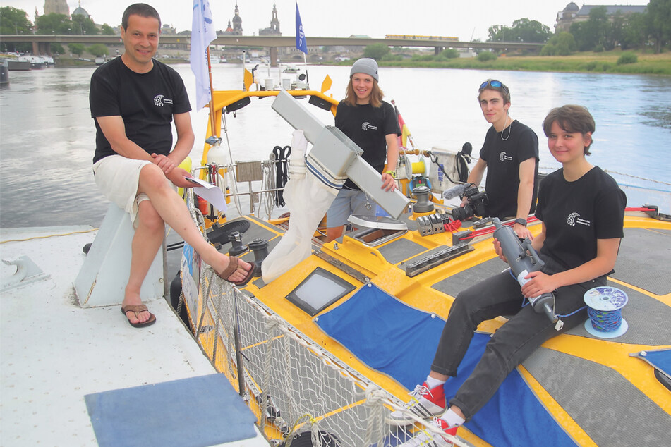 Schiff ahoi! Am Donnerstag legt die "Aldebaran" mit Skipper Frank Schweikert (59, l.) ab und geht auf Müll-Forschungsmission.