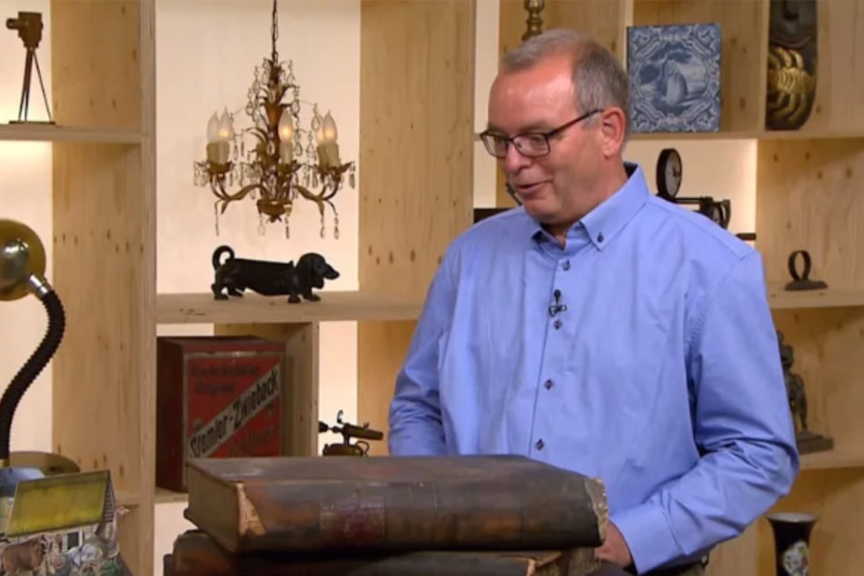 "Bares für Rares"-Verkäufer Jens Hoffmann hofft auf einen Erlös von 100 Euro.