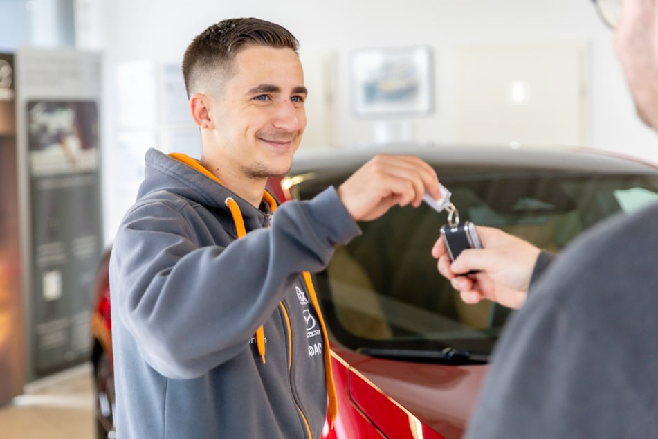 Freiberger Autohaus sucht Mitarbeiter im Service und bietet diese Vorteile