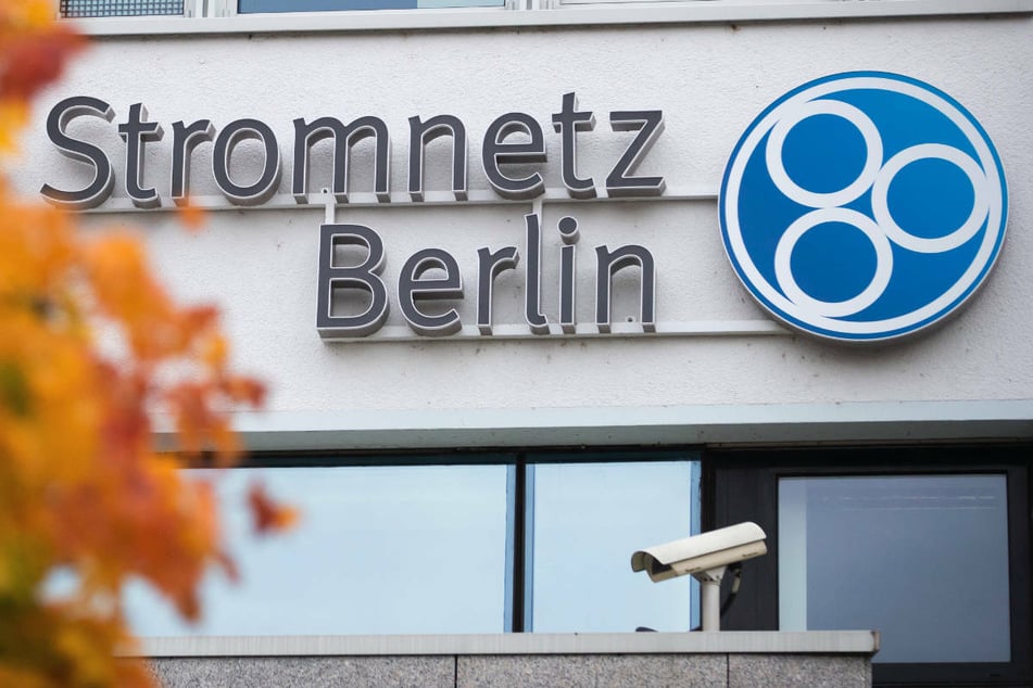 Erstmals seit 1997 geht das Berliner Stromnetz wieder offiziell in öffentliche Hand über, nachdem Vattenfall im Herbst den Verkauf des Netzes angeboten hatte.