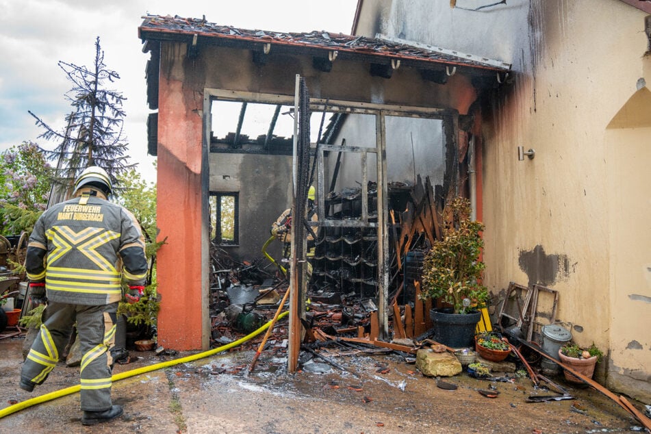 Rund 50.000 Euro Schaden hat ein Feuer im Gemeindeteil Mönchsambach im Landkreis Bamberg verursacht.