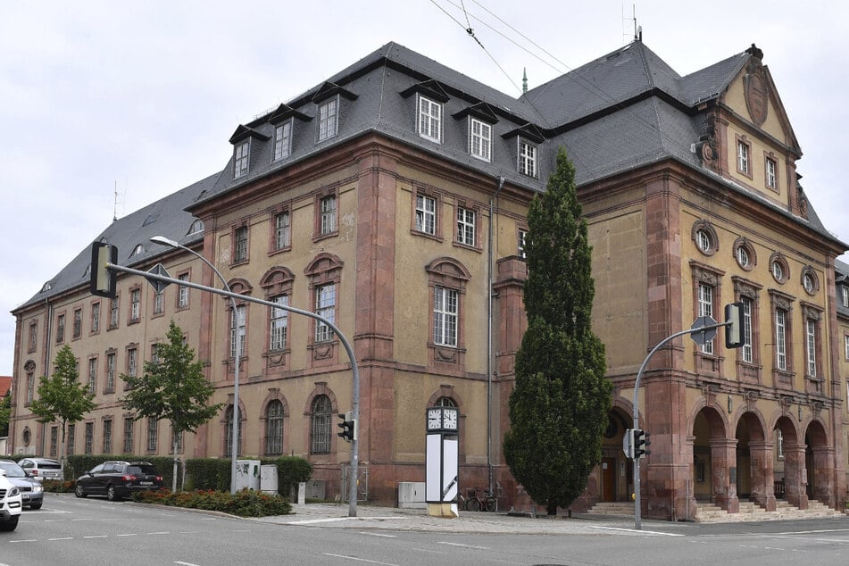 Er kippt die Maskenpflicht an zwei Weimarer Schulen: Justiz ermittelt gegen Familienrichter