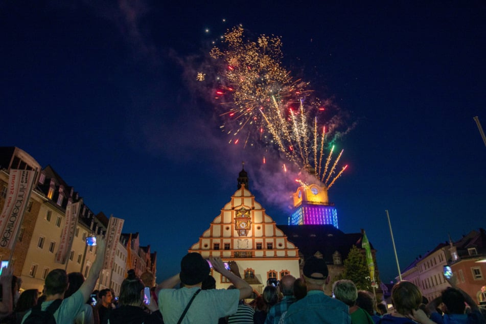 Am Sonntag findet zum Abschluss ein großes Feuerwerk statt.