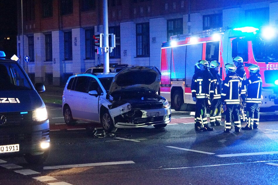 Neben der Polizei war auch die Feuerwehr vor Ort.