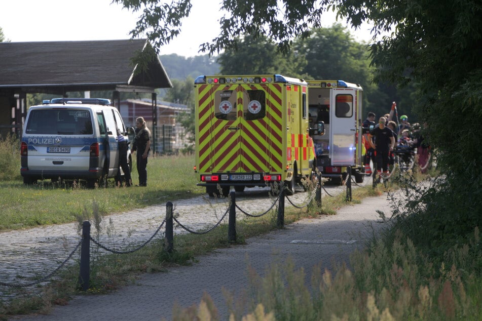In Pirna musste der Rettungsdienst am Dienstagnachmittag zwei gestürzte Kinder (beide 14) versorgen.