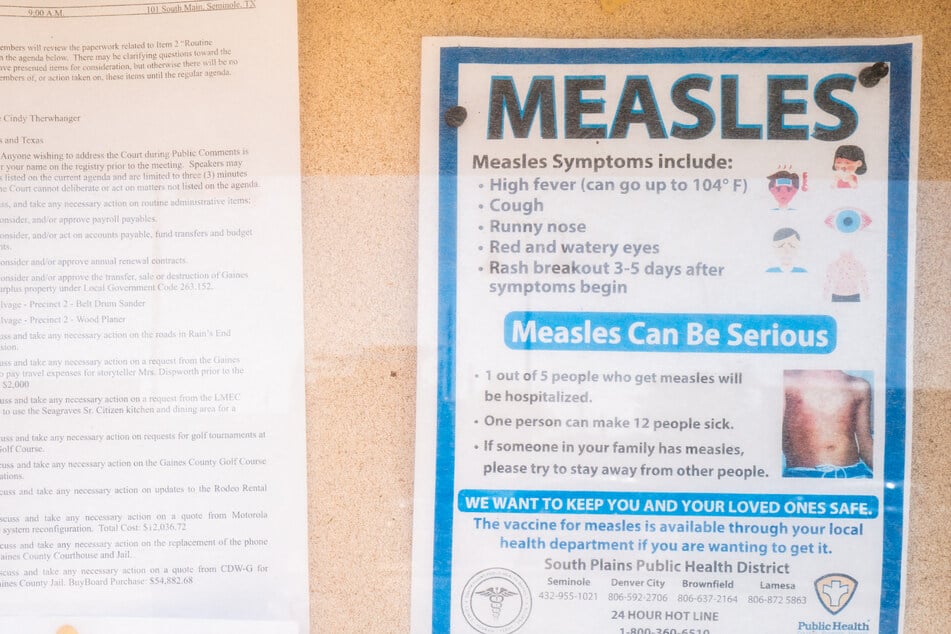The US' measles outbreak has surpassed 1,000 confirmed cases with three deaths so far, state and local data showed Friday.