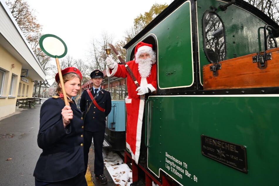 Hohoho! Auch bei der Parkeisenbahn wird es weihnachtlich.