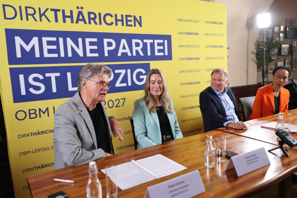 Dirk Thärichen (56, 2.v.r.) stellte seine Kandidatur zusammen mit seinen Unterstützern Peter Escher (71, 1.v.l.), Netzwerkerin Anja Herzog (2.v.l.) und Paralympics-Siegerin Catherine Bader (60, 1.v.r.) vor.