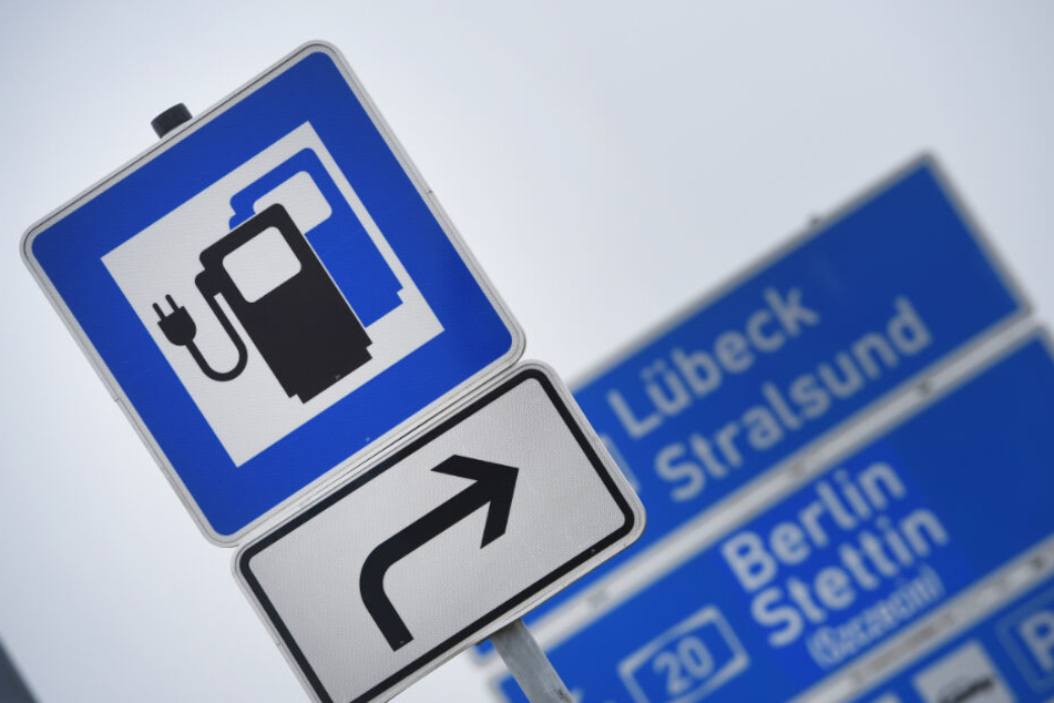 Besonders beliebt sind Schnellladestationen, wie beispielsweise an manchen Autobahnraststätten.