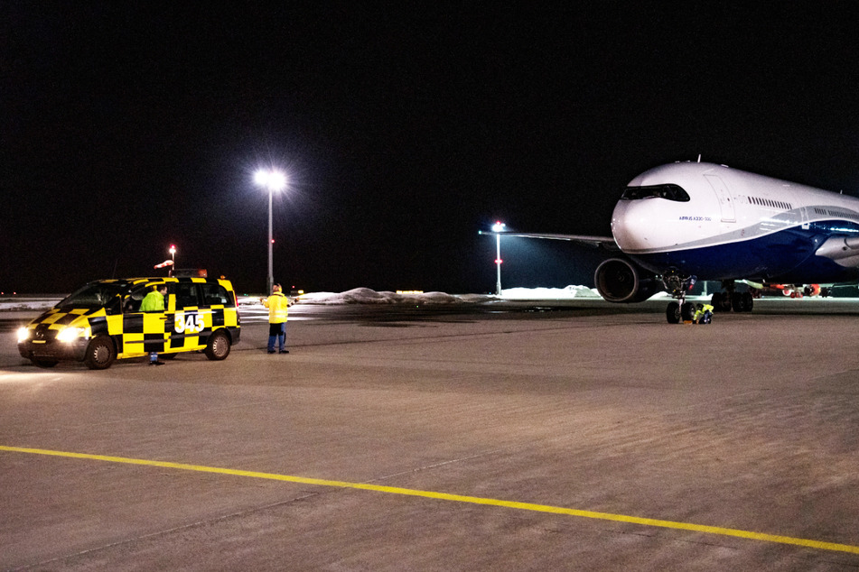 Der Airbus ist da: Hier landen 2,5 Millionen FFP-2-Schutzmasken für Deutschland
