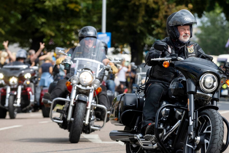 Dresden: "Harley Days": Biker-Konvoi knattert durch Dresden