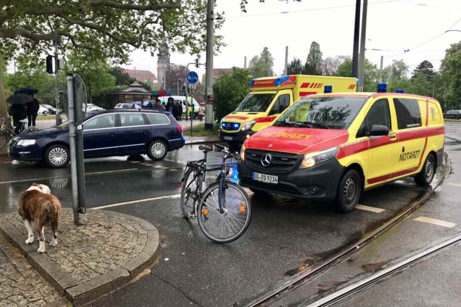 Laut Zeugenaussagen soll die Radfahrerin bei Rot über die Ampel gefahren sein.