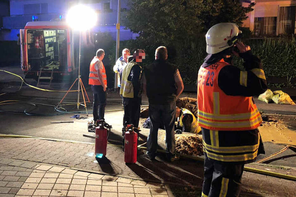 Zunächst musste ein weiteres Stück der Gasleitung freigelegt werden.