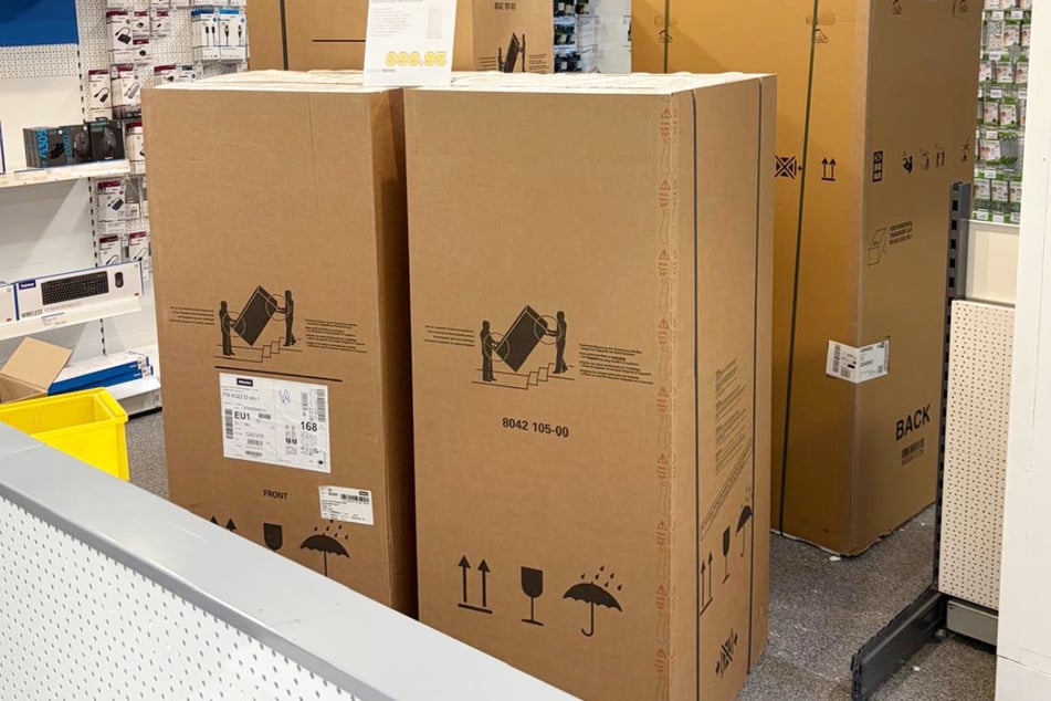 Weil dieser Technikmarkt schließt, ist Technik jetzt besonders billig