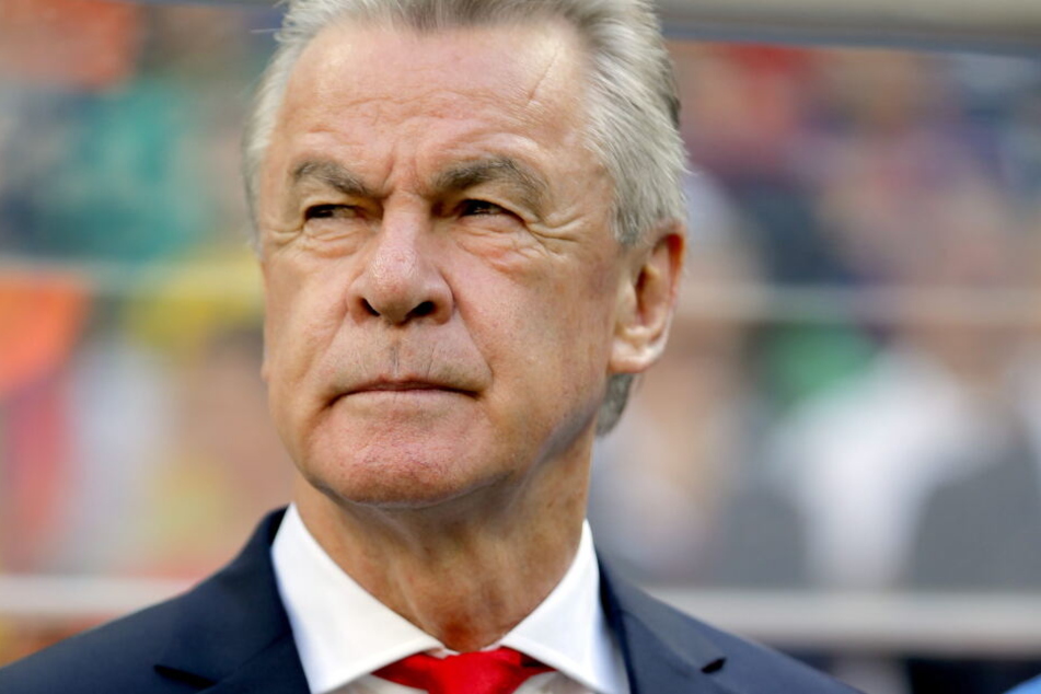 Bayern Münchens früherer Erfolgstrainer Ottmar Hitzfeld glaubt an das Trainer-Talent von Hansi Flick. (Archivbild)