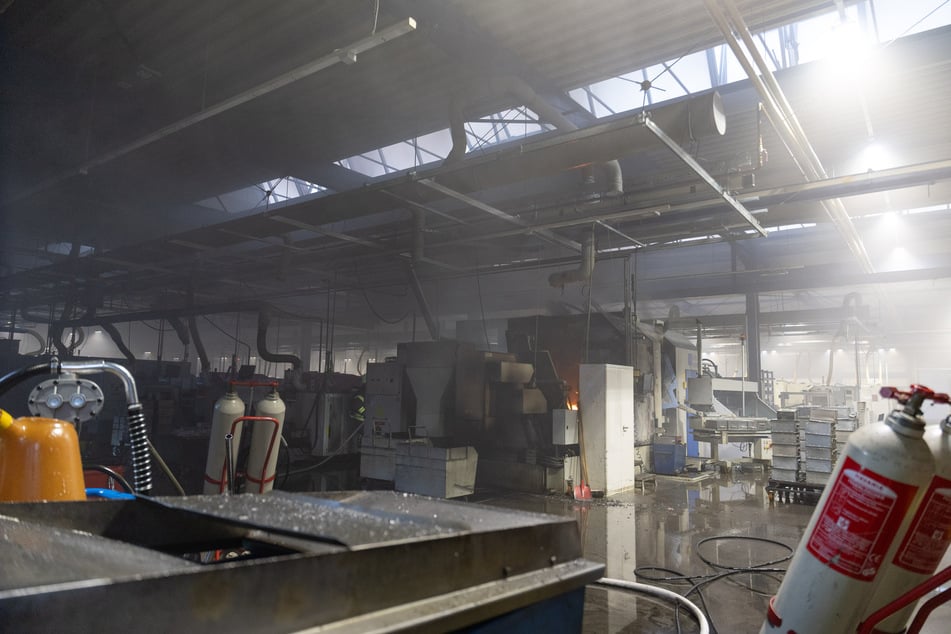 Großbrand mit Millionenschaden in Metallfirma: 5000 Liter Öl entzündet