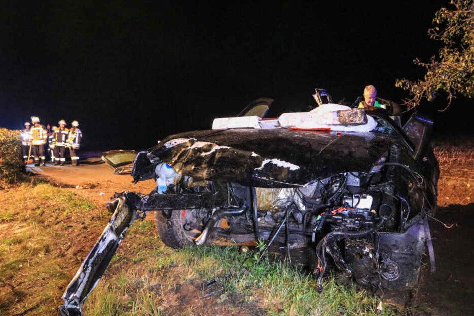Der Motorblock wurde bei dem Crash aus dem Fahrzeug gerissen.