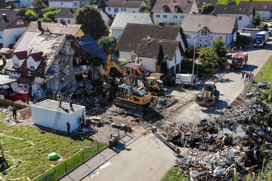Bergungsarbeiten an den Überresten des Hauses, das am Donnerstag durch eine Explosion vollständig zerstört wurde: Nun gibt es neue Beweise zu dem Unglück.
