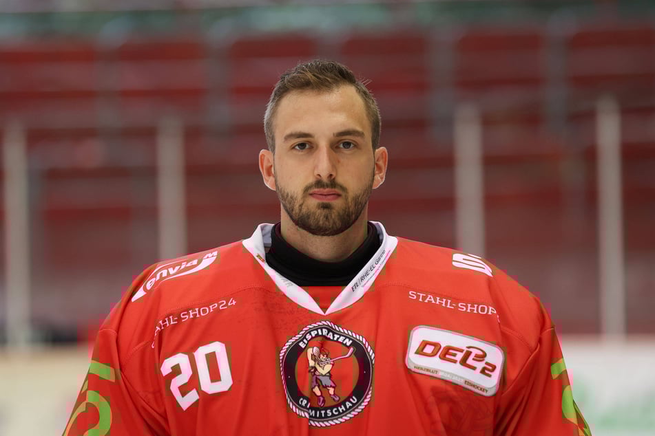 Bitter! Eispiraten-Spieler Christian Schneider fällt wohl für mehrere Wochen aus.