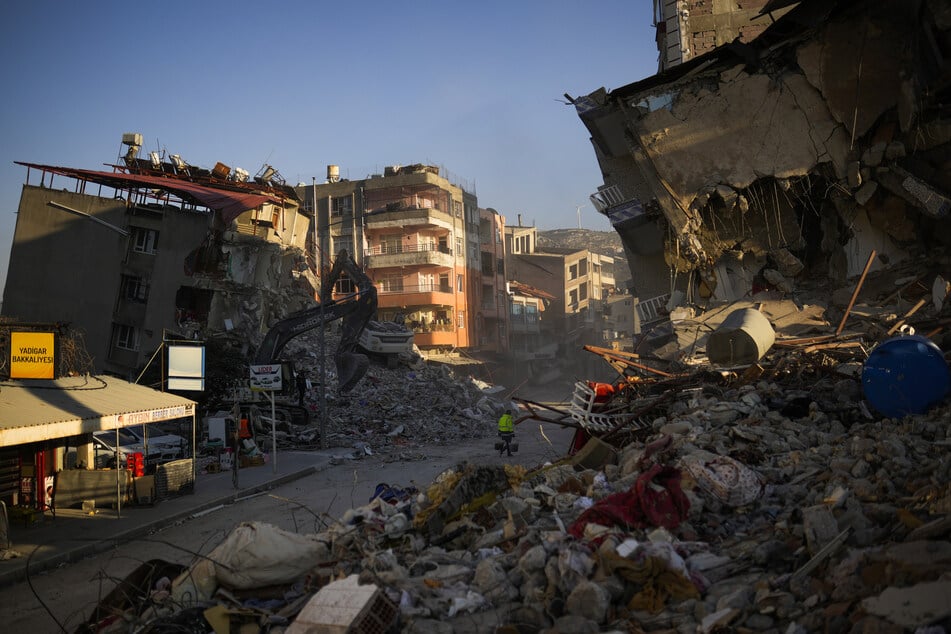 In der Türkei werden unter den Trümmern noch Tausende Vermisste vermutet.