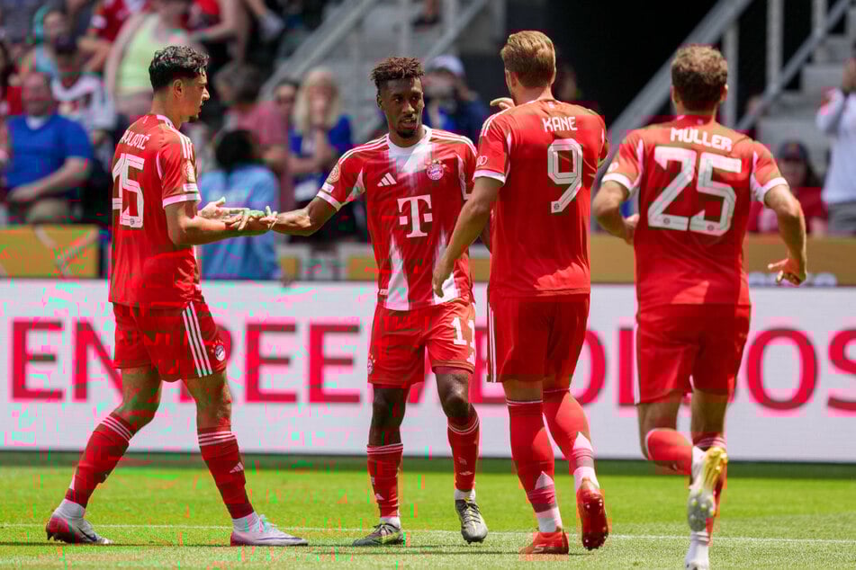 Wollen seinen Marktwert erhöhen: Der FC Bayern findet positive Worte für Kingsley Coman (29, 2.v.l.).