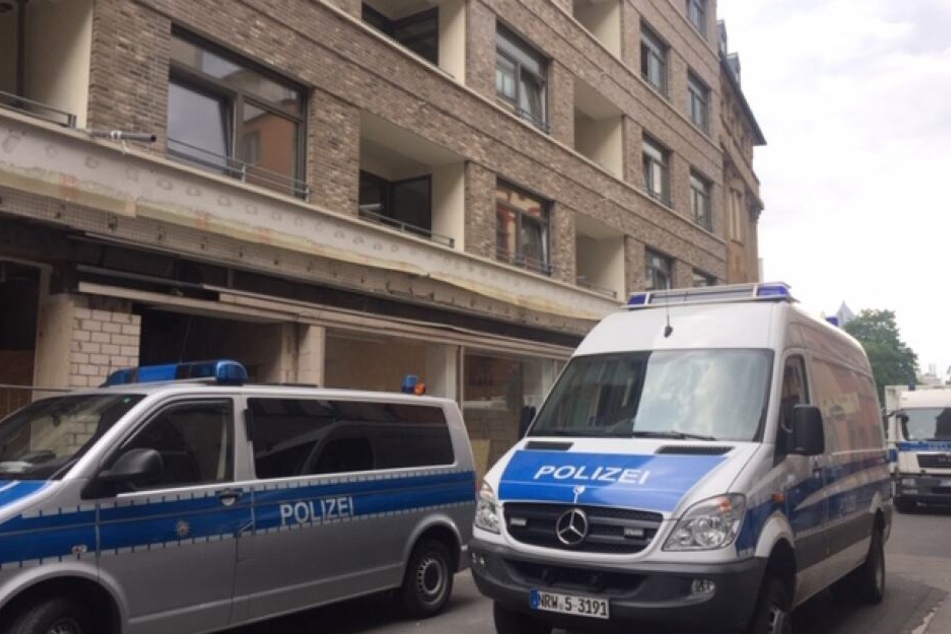 In Köln kam auch ein Sprengstoffhund der Polizei zum Einsatz.